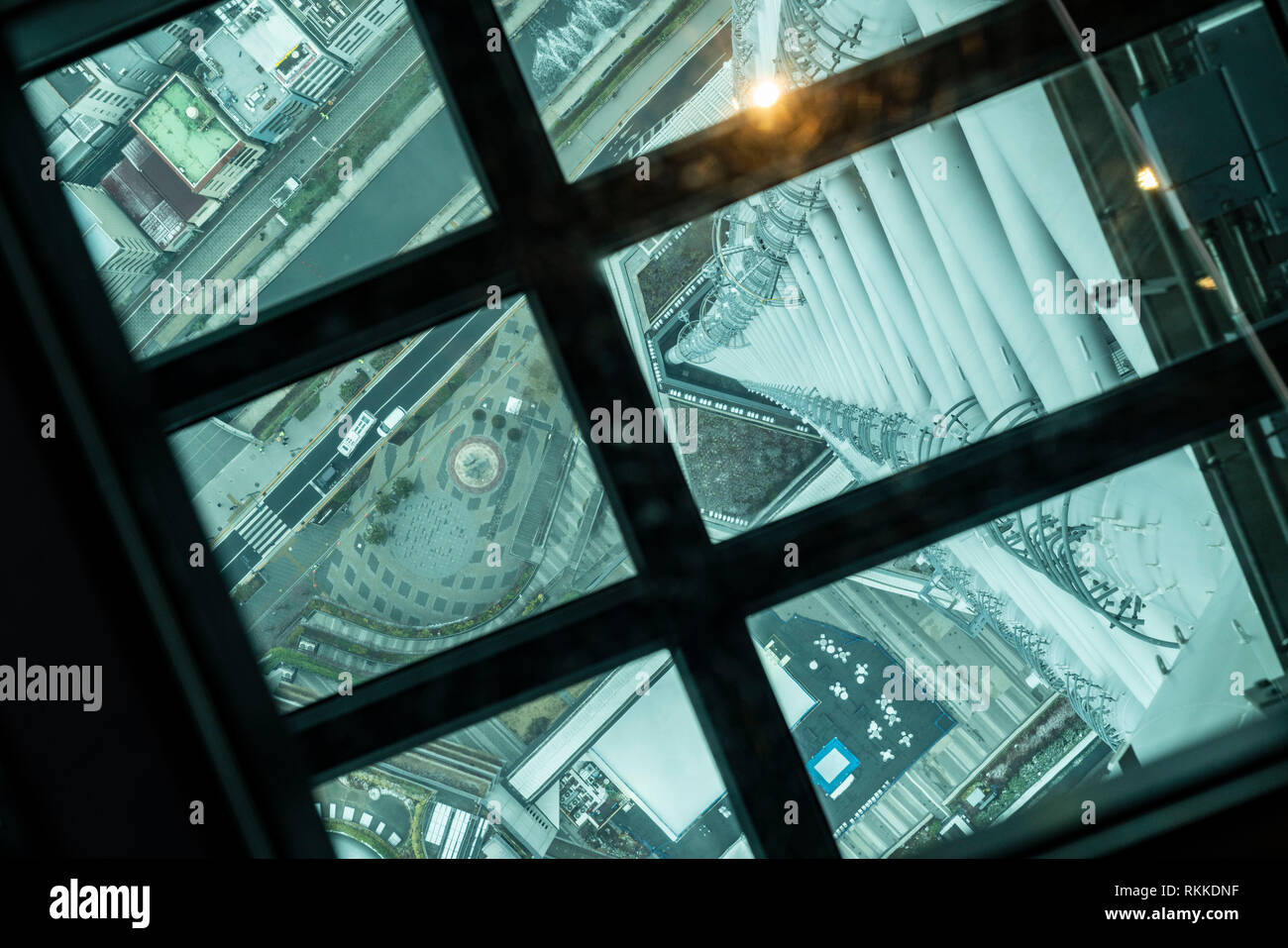 Glass floor skytree hi-res stock photography and images - Alamy