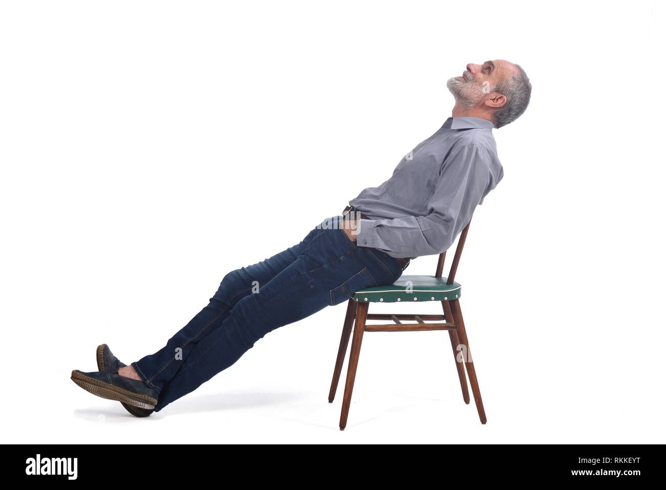 Позы для релаксации. Человек на стуле. Мужчина закинул ноги на стол. Парень лежит на стуле. Лежа на стуле.