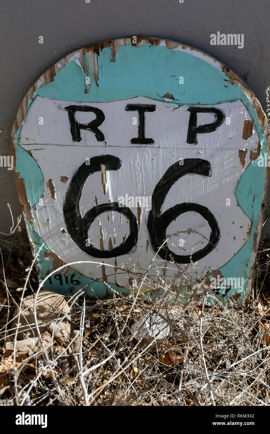 mock tombstone declaring death of Route 66 Stock Photo