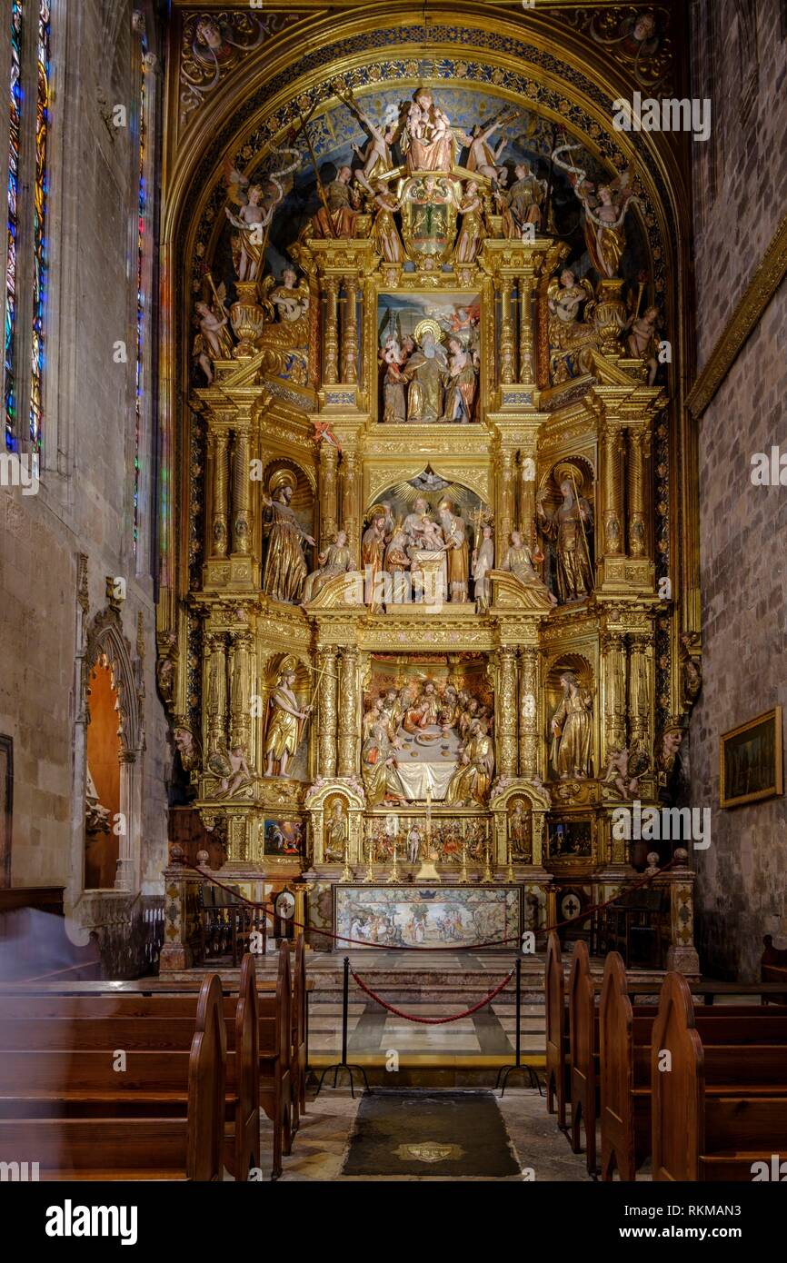 Capilla del Corpus Christi, retablo barroco de madera dorada y policromada, siglo XVII, obra del escultor mallorquín Jaume Blanquer, Catedral de Stock Photo