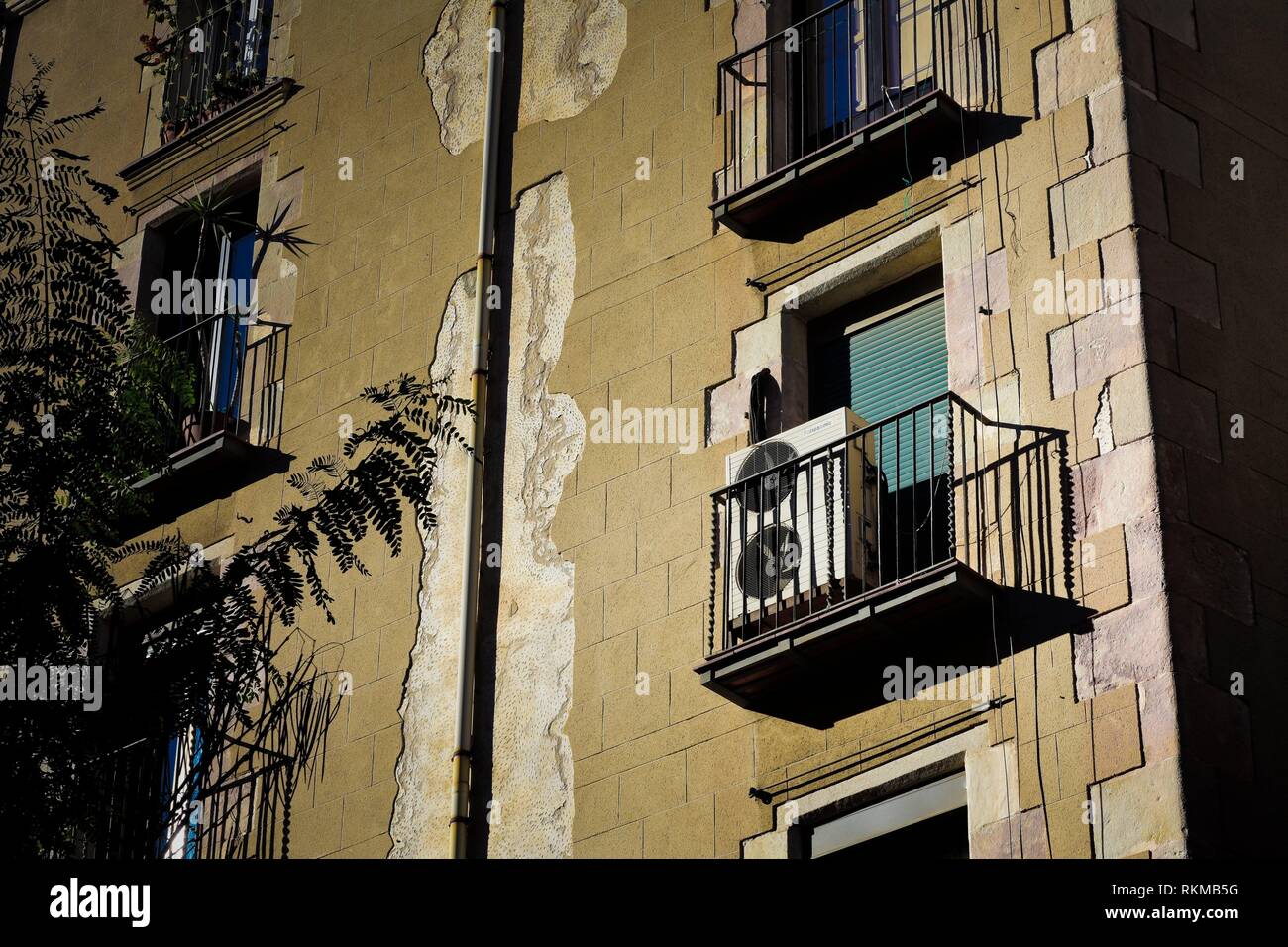 Residential air conditioning hires stock photography and images Alamy