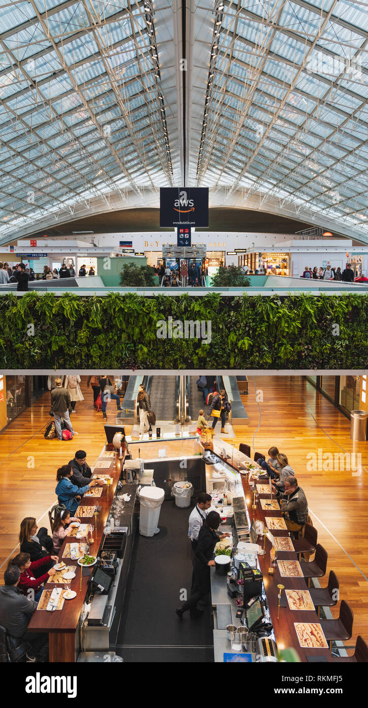 CDG Paris Airport 12/22/18 Terminal 2F food court, huge skylight