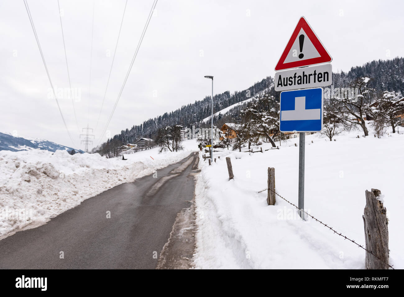 Road sign snow chains obligatory hires stock photography and images