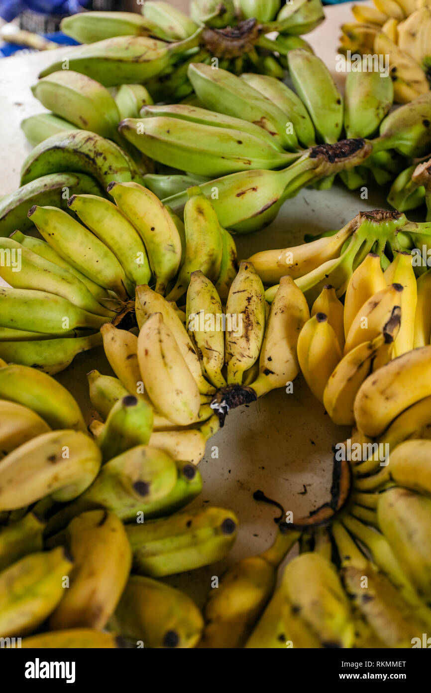 Small banana hi-res stock photography and images - Alamy