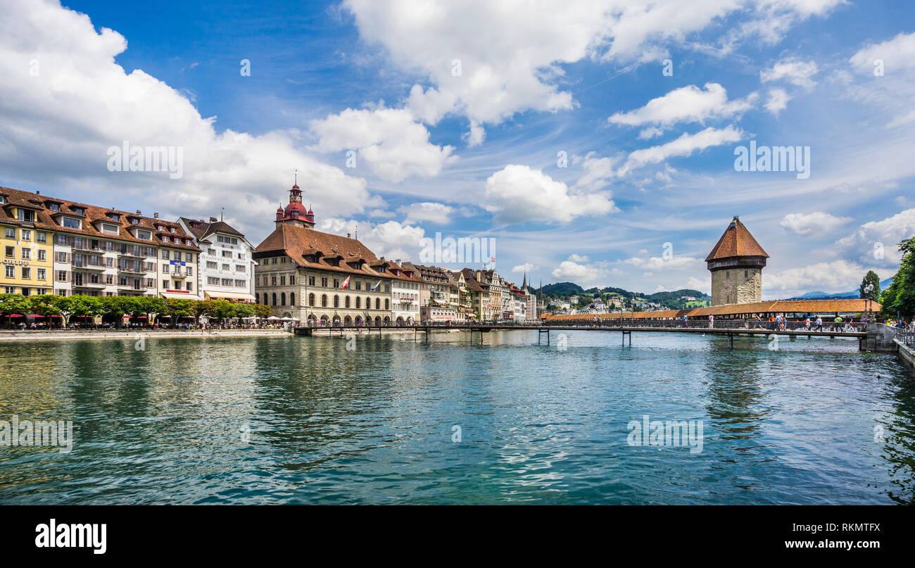 view of river Reuss with Rathaussteg, Lucerne Old Town and the iconic Kapellbrücke (Chapel Bridge), Lucerne, Canton Lucerne, Switzerland Stock Photo