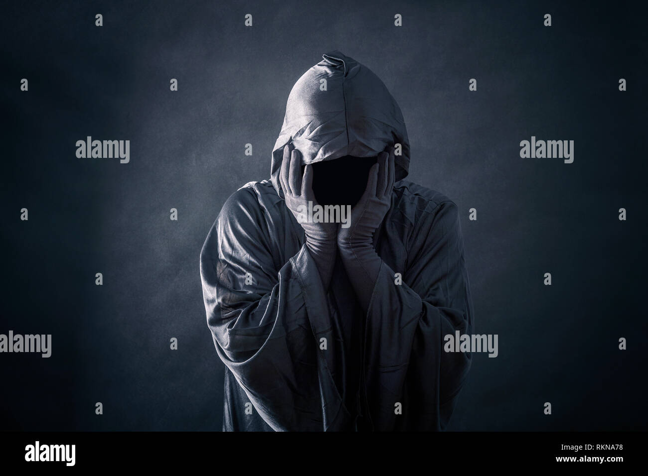 Black hooded cloak hi-res stock photography and images - Alamy