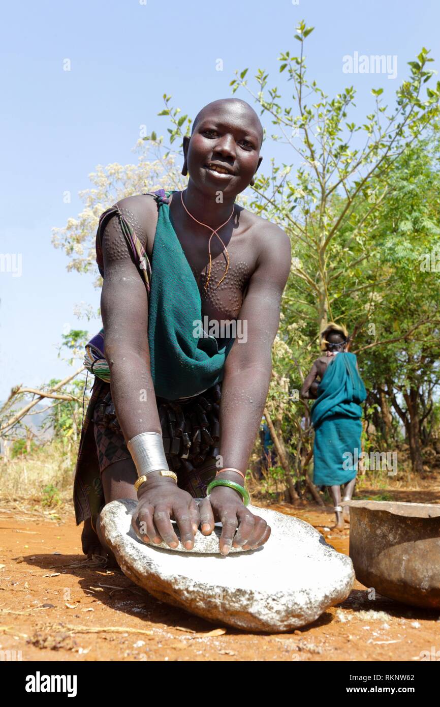 Tribal Food Preparation High Resolution Stock Photography And Images Alamy