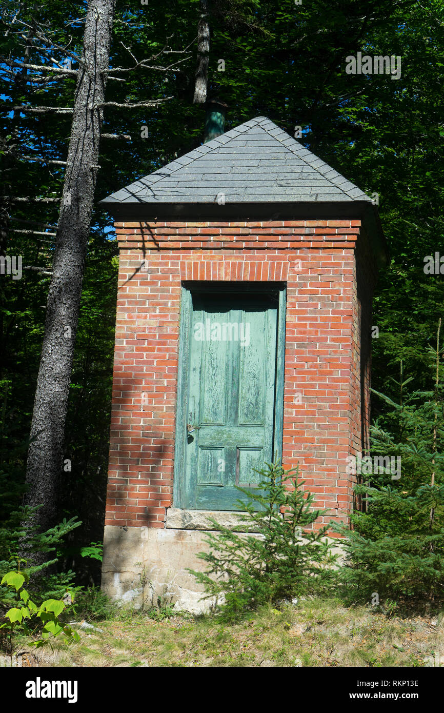 Little brick pump house alongside a carriage road in Acadia National Park, Maine, USA. Stock Photo