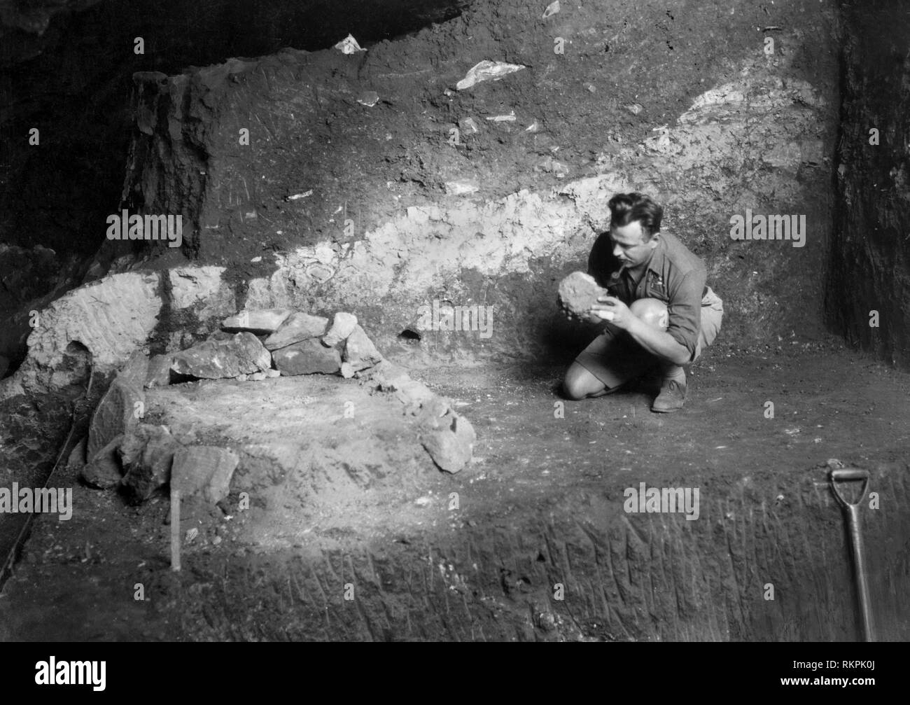 foundry prehistoric, cave of mumbwa, rhodesia, africa 1920 Stock Photo
