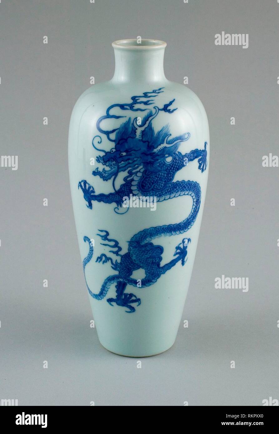 Vase with Dragons - Qing dynasty (1644-1911), Kangxi period (1662-1722) -  China - Origin: China, Date: 1662-1722, Medium: Porcelain painted in Stock  Photo - Alamy