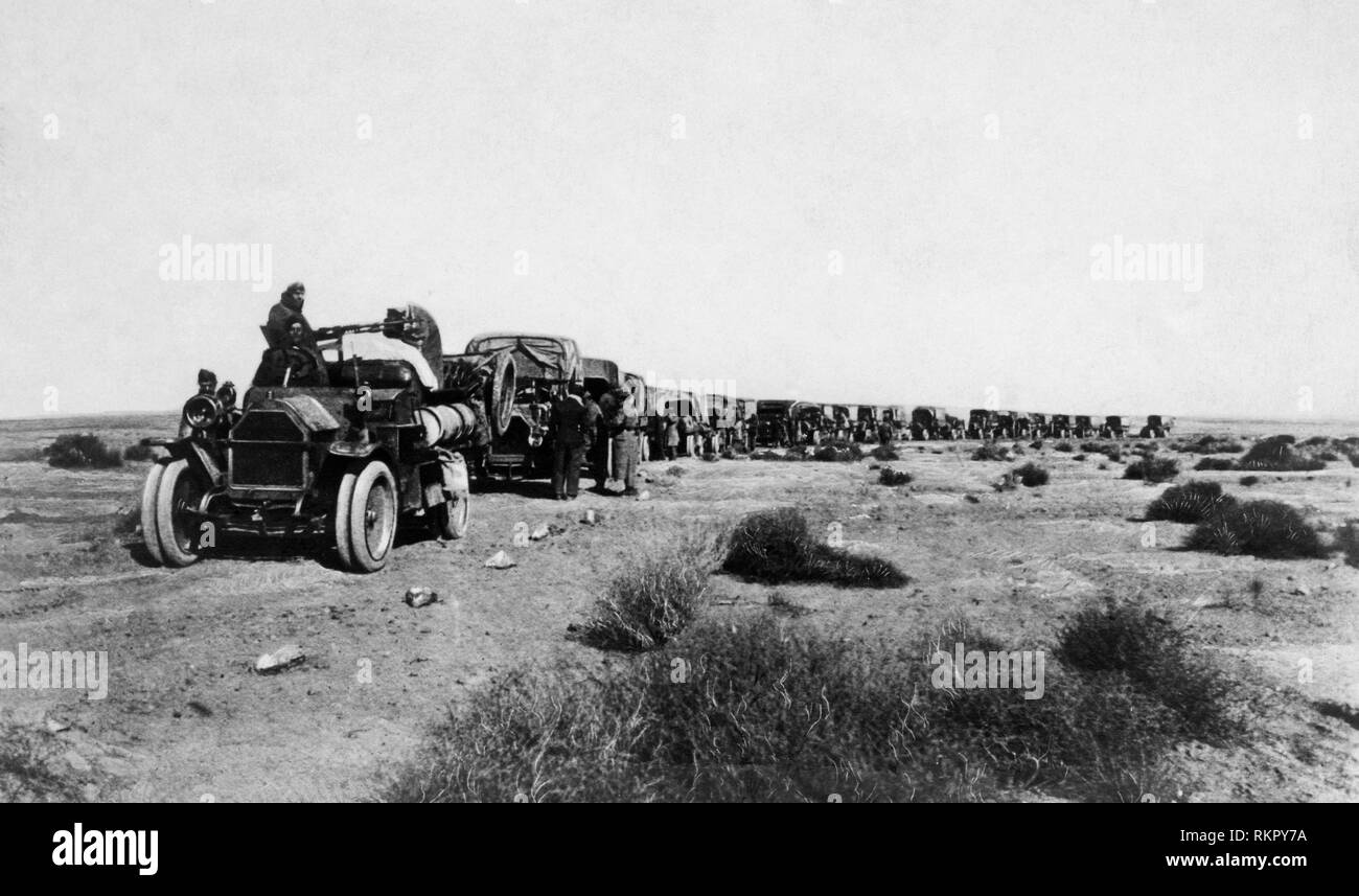africa, algeria, algiers tamanrasset raid, before crossing the Sahara, French soldiers on trucks fiat, 1920 Stock Photo