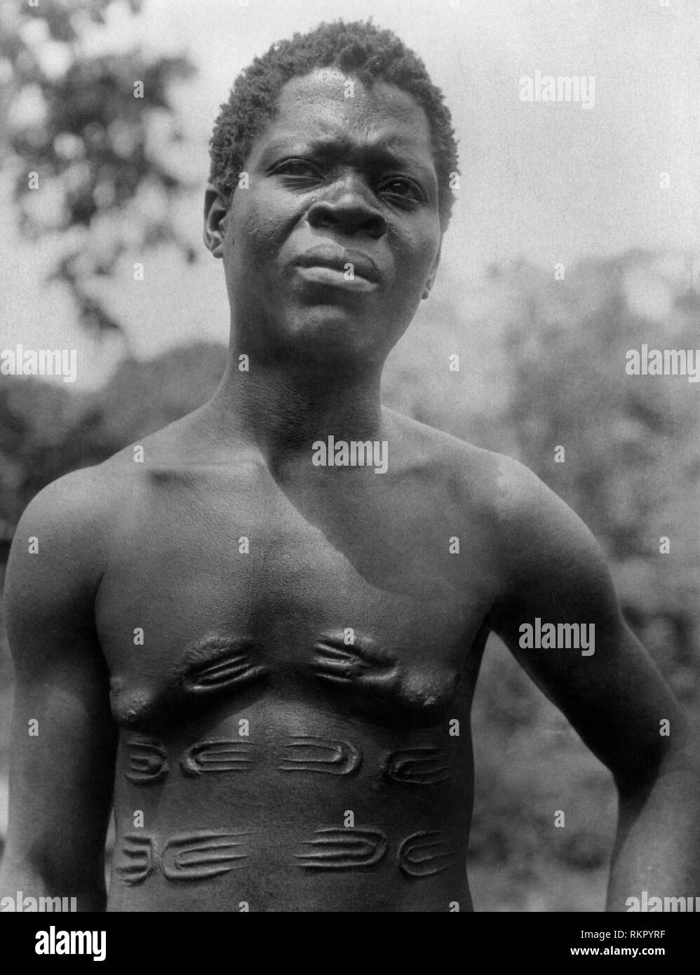 mangbetu man, belgian congo, africa 1927 1930 Stock Photo