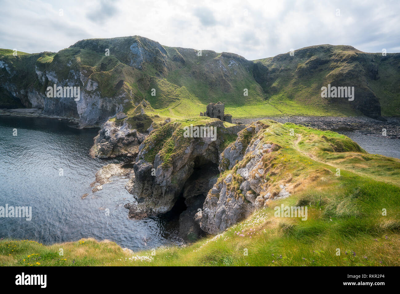 Narrow water castle hi-res stock photography and images - Alamy