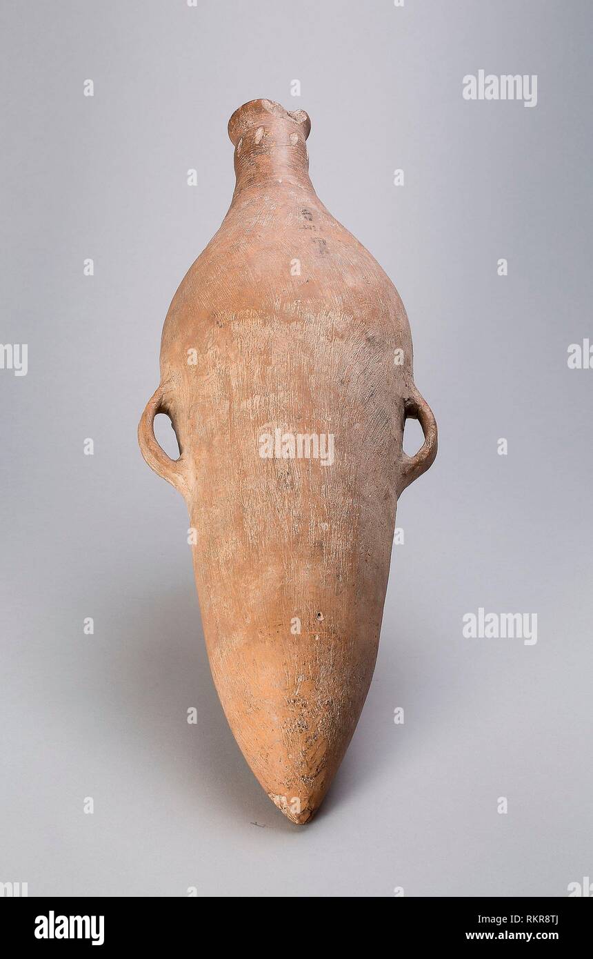 Amphora - c. 5th–3rd century B.C. - China - Origin: China, Date: 400 BC–200 BC, Medium: Earthenware with striated surface, Dimensions: H. 46.4 cm (18 Stock Photo