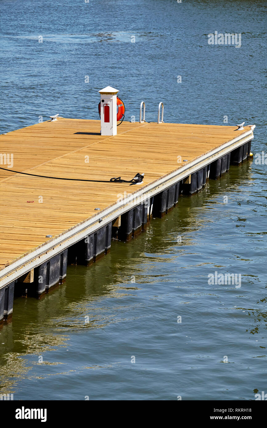 Floating platform at sea hi-res stock photography and images - Alamy