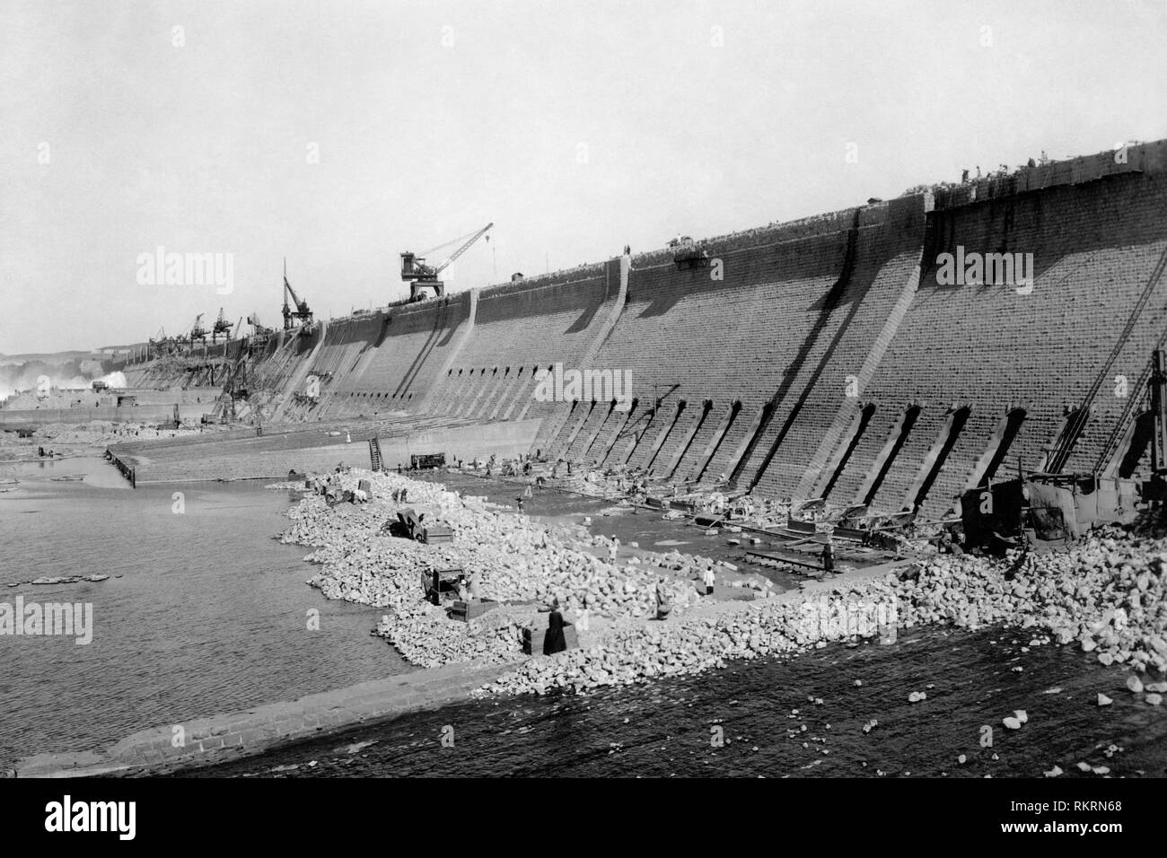 africa, egypt, assuan, dam construction, 1930 Stock Photo