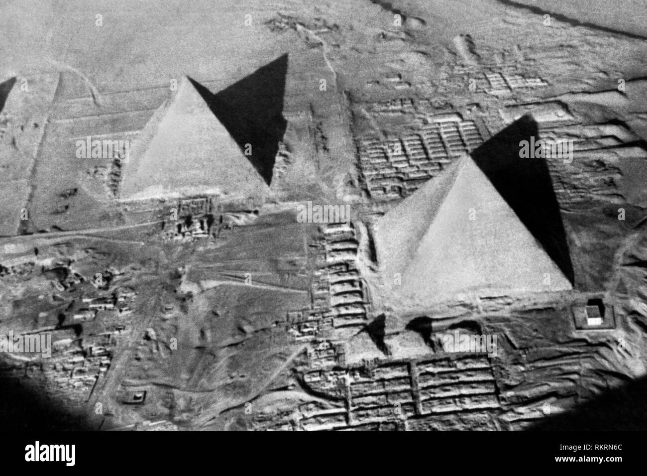 aerial view of the pyramids, cairo, egypt, africa 1930 Stock Photo