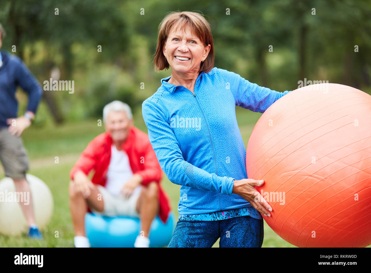 https://c8.alamy.com/comp/RKRW0D/woman-as-a-physiotherapist-with-gym-ball-in-front-of-seniors-in-her-rehab-course-RKRW0D.jpg