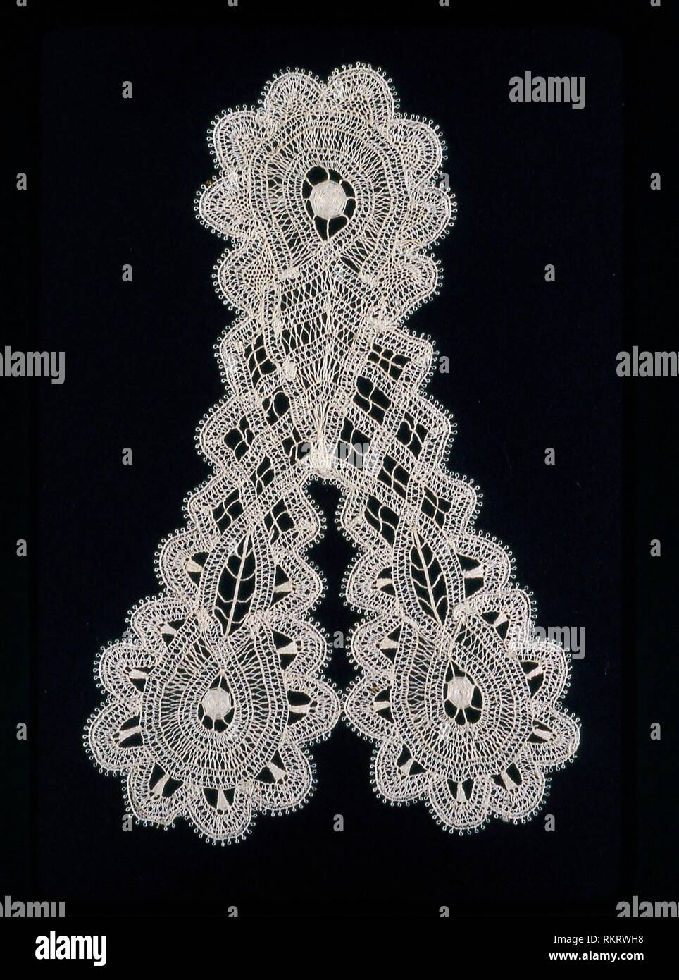 Jabot lace hires stock photography and images Alamy