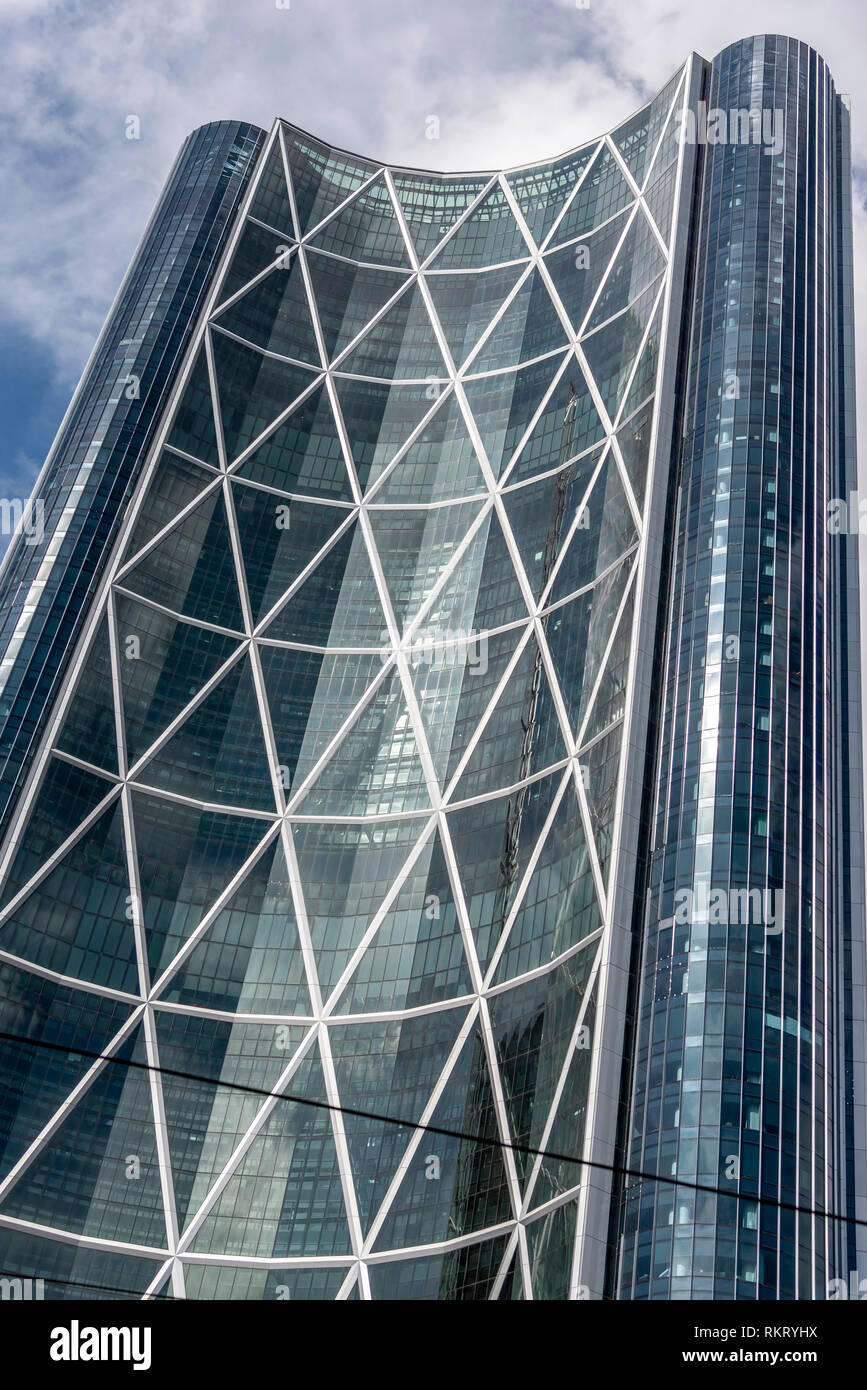 Calgary tower calgary skyline bow hi-res stock photography and images ...