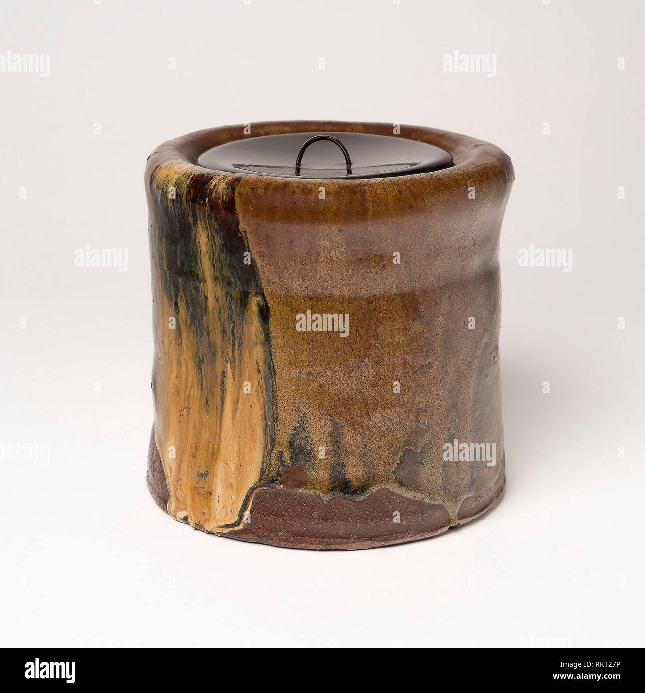 SatsumaWare Water Jar (Mizusashi) 18th century Japanese Origin