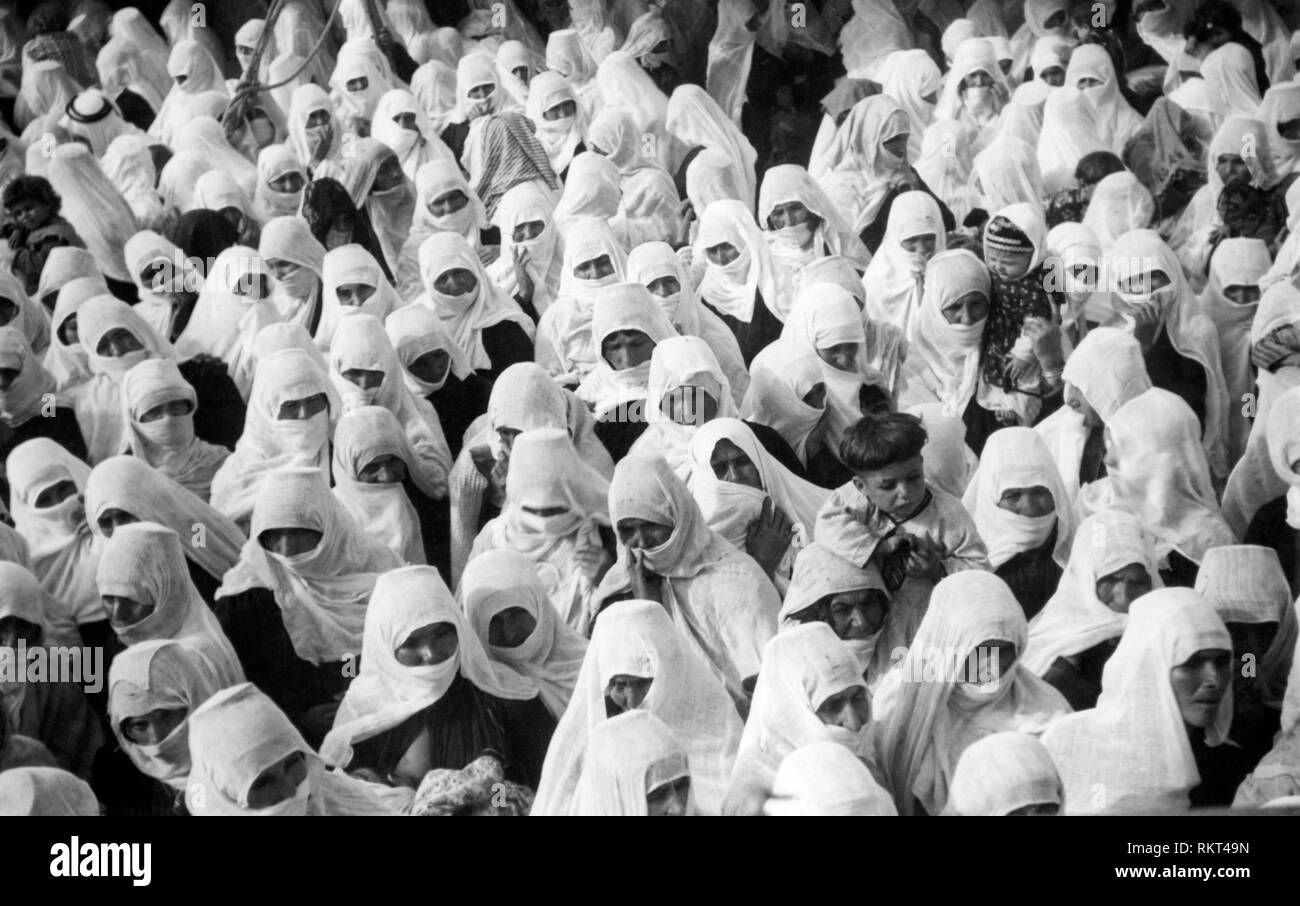africa, libya, crowd of druse women, 1939 Stock Photo