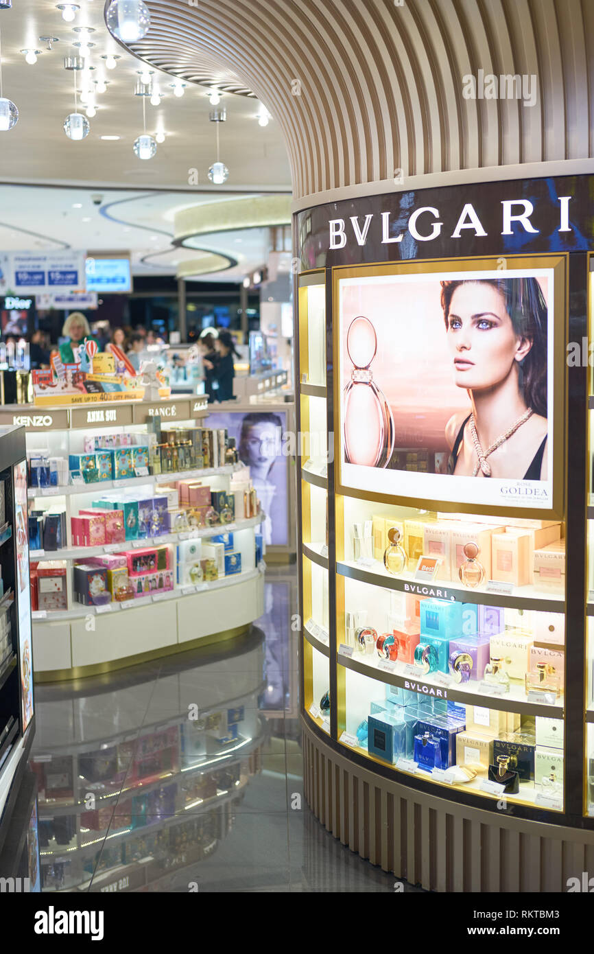 SINGAPORE CIRCA SEPTEMBER, 2016 a cosmetics store at Changi Airport