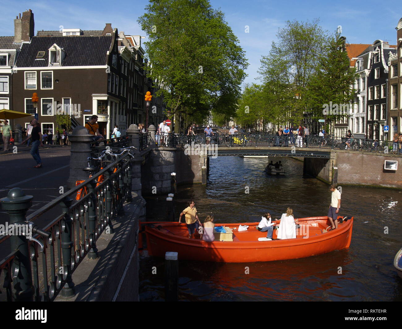 Koninginnedag (deutsch Königinnentag) ist Nationalfeiertag in den Niederlanden, der jährlich am 30. April gefeiert wird. An diesem Tag feiern die Nied Stock Photo