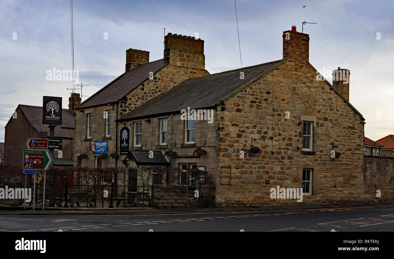 Cw 6577 The Wellwood pub Amble  Amble is a small town on the north east coast of Northumberland, this is the Wellwood pub on the high street. Stock Photo