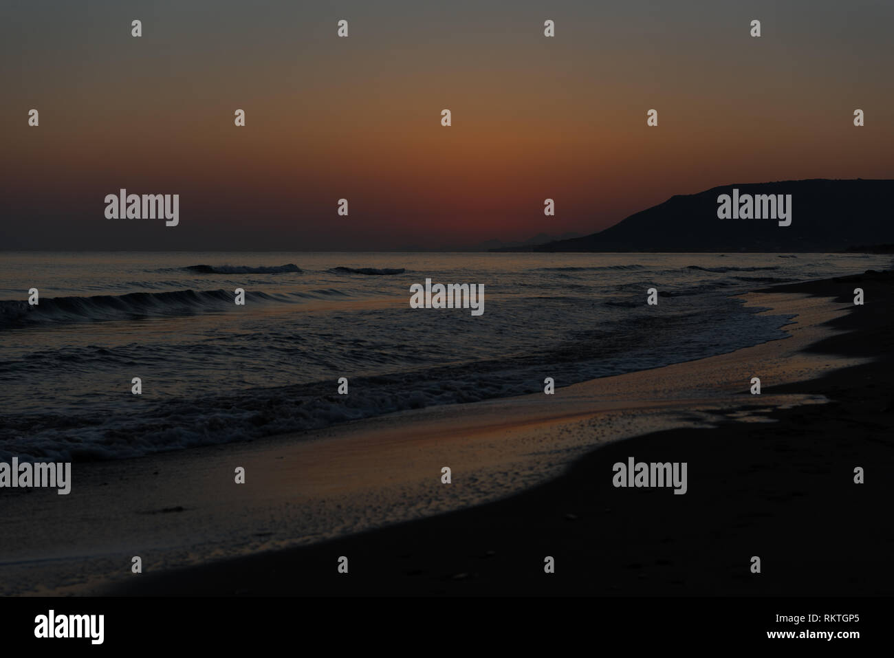 Scenic sunset over ocean waves hi-res stock photography and images - Alamy
