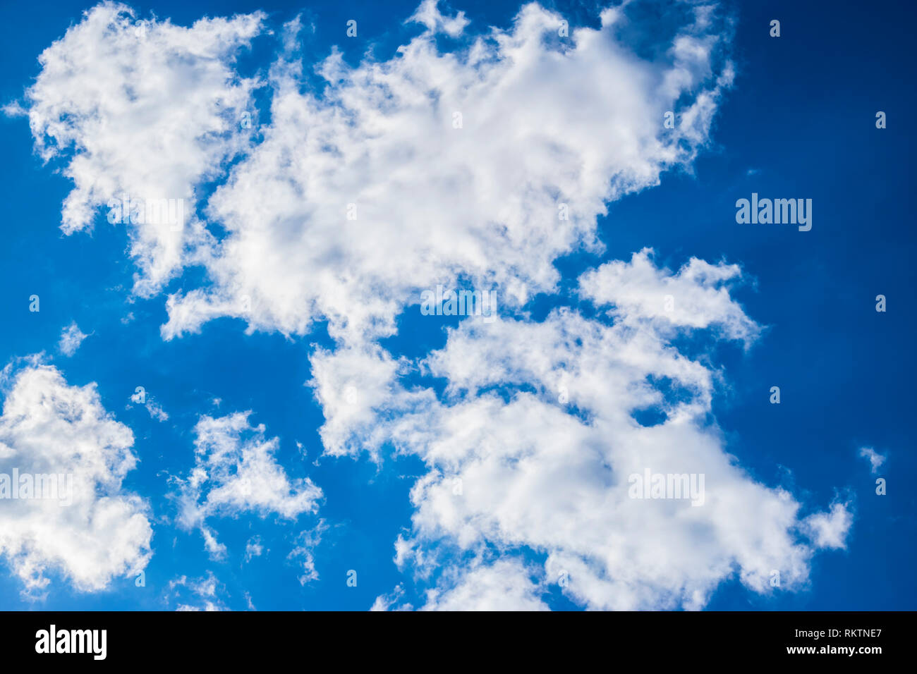 Blu sky with white clouds hi-res stock photography and images - Alamy