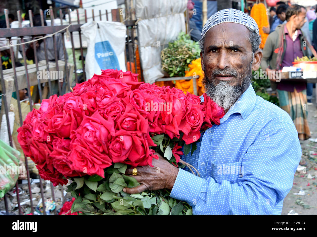 Valentines Day At Trader Rose >> 190212 Dhaka Feb 12 2019 Xinhua A Trader Holding Roses Valentines Day At Trader Rose >> 190212 Dhaka Feb 12 2019 Xinhua A Trader Holding Roses
