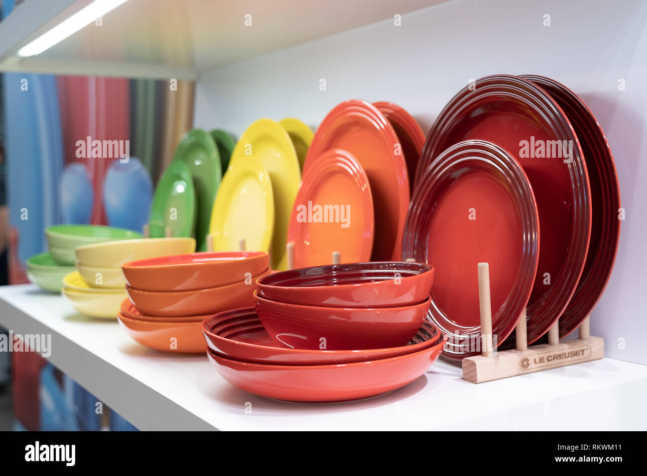 Frankfurt, Germany. 11th Feb, 2019. Impressions from the Ambiente trade  fair 2019: Le Creuset plates show display. Ambiente is a leading consumer  goods trade fair with more than 4300 exhibitors and 130,000