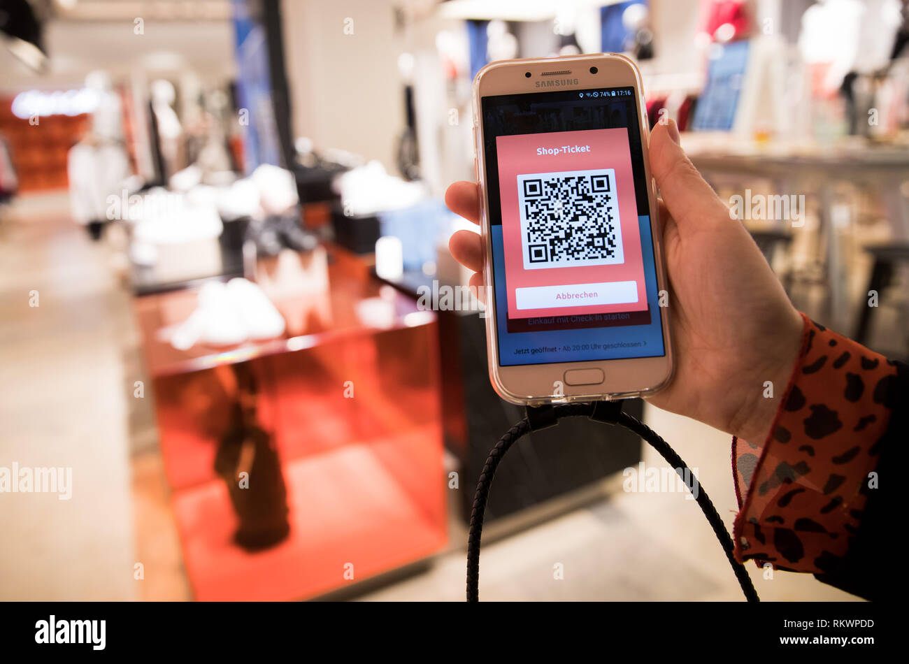 Hamburg, Germany. 04th Feb, 2019. An employee is holding a mobile device  with the bonprix App at a press event in the new Bonprix Pilot store in  downtown Hamburg. Under the motto "