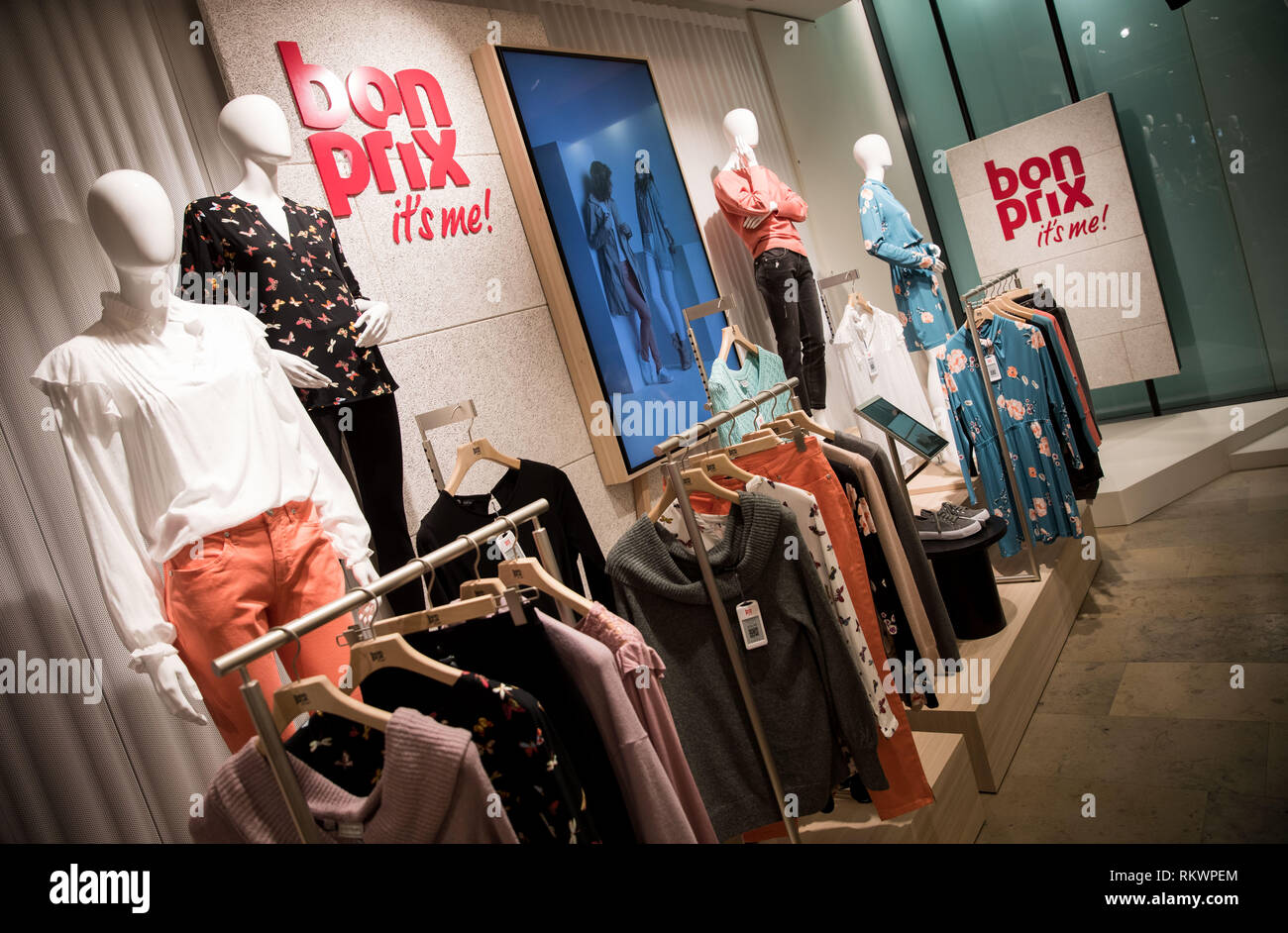 Buigen Rouwen water Hamburg, Germany. 04th Feb, 2019. Garments hang on hangers in the new  Bonprix Pilot store in downtown Hamburg. Under the motto "fashion connect",  Bonprix, an Otto Group company, wants to combine the