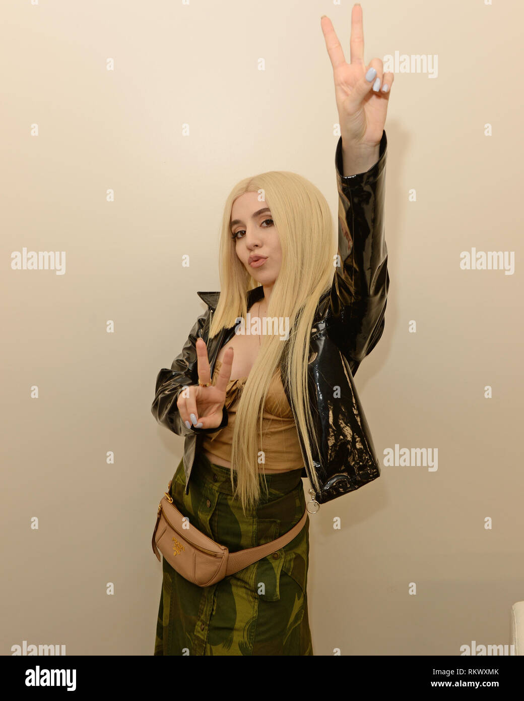 Ava max hits 97 3 hi-res stock photography and images - Alamy