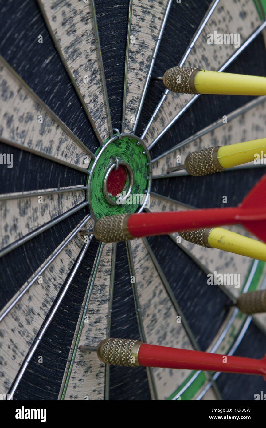 Darts throwing hires stock photography and images Alamy