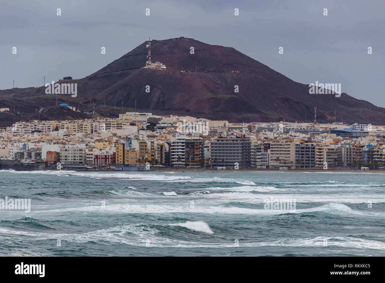 Las Palmas, Spain - February 2, 2019: Stormy weather at Palmas de Gran  Canaria and La Isleta hill in the background Stock Photo - Alamy