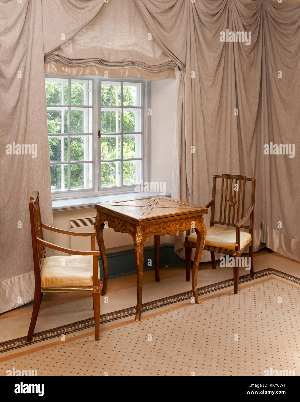 Two chairs small table hi-res stock photography and images - Alamy