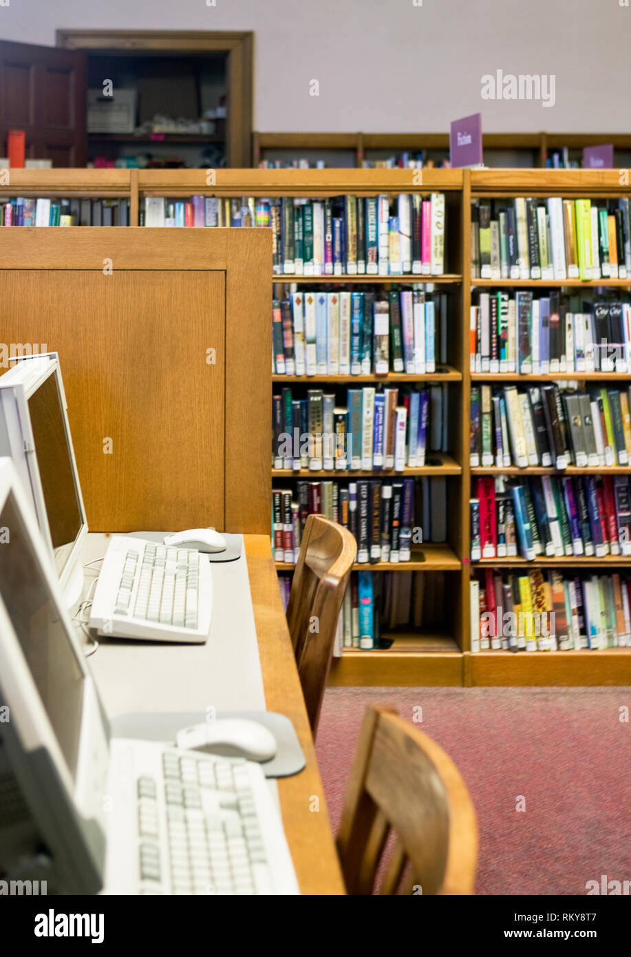 Computer Workstations in Library Stock Photo - Alamy