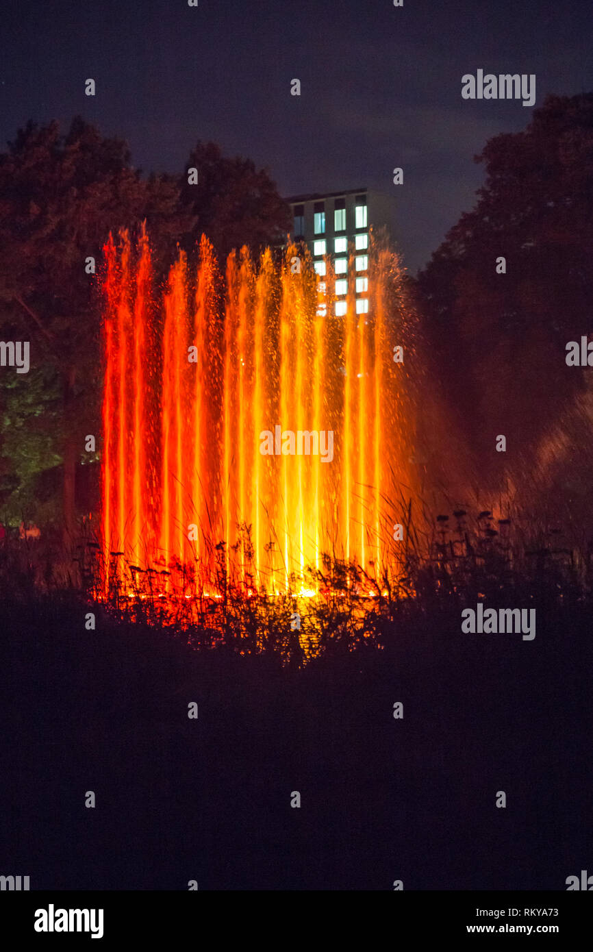 Light and water show on Fountain in the Night, Planten un Blomen, Hamburg,  Germany, Europe Stock Photo - Alamy