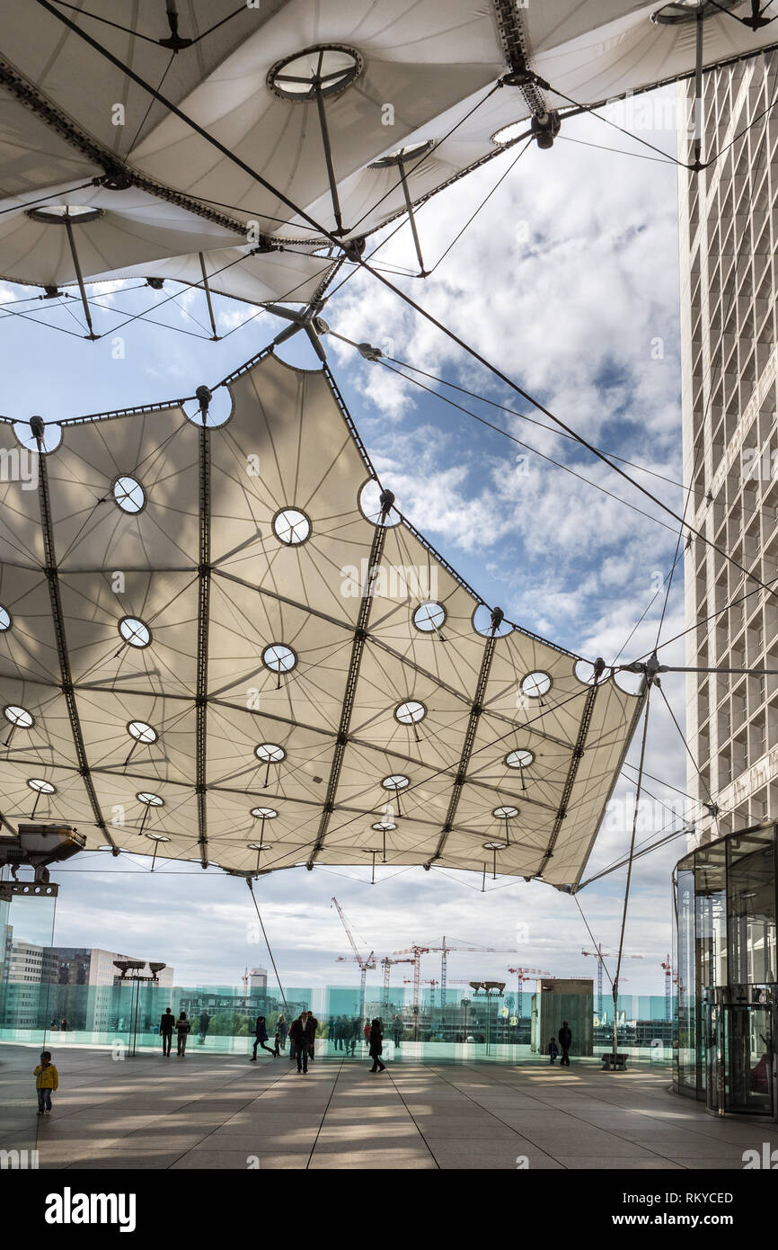 La Defence district in Paris Stock Photo Alamy