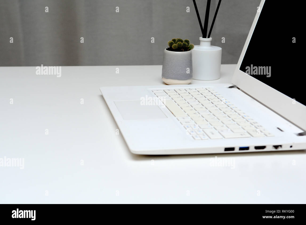 Laptop computer on modern office desk with blank screen Stock Photo - Alamy