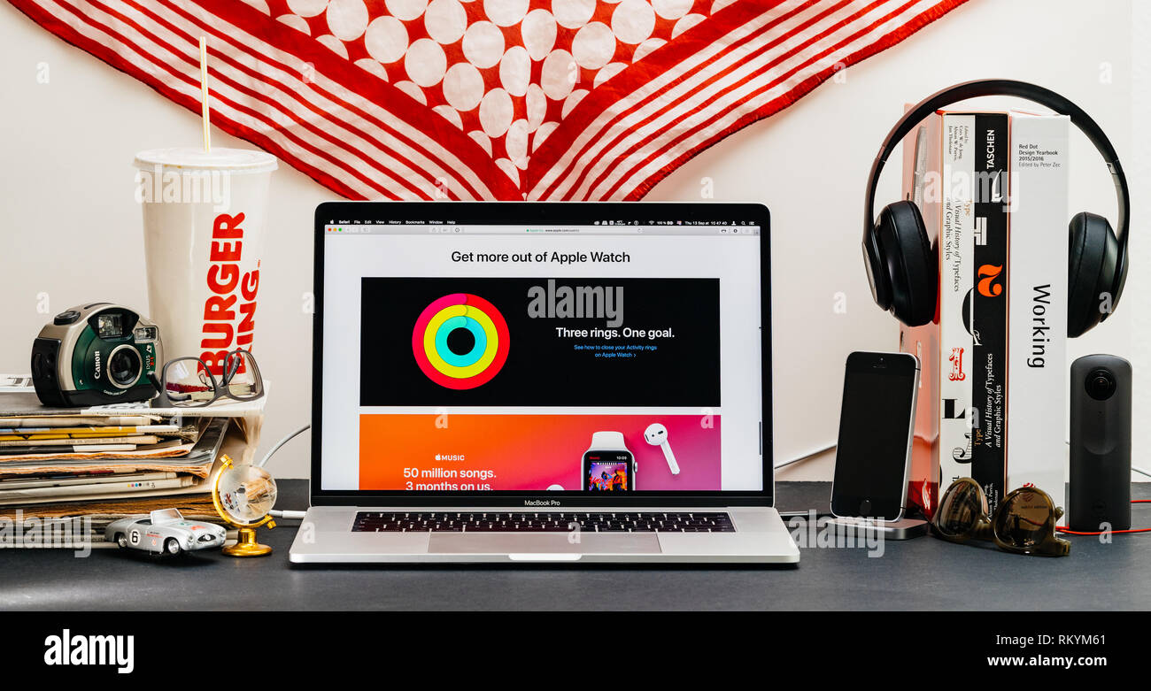 LONDON, UK - SEP 13, 2018: Creative room table with Safari Browser on  MacBook Pro laptop showcasing Apple Computers website latest Apple Watch  series 4 with get more oout of the watch Stock Photo - Alamy