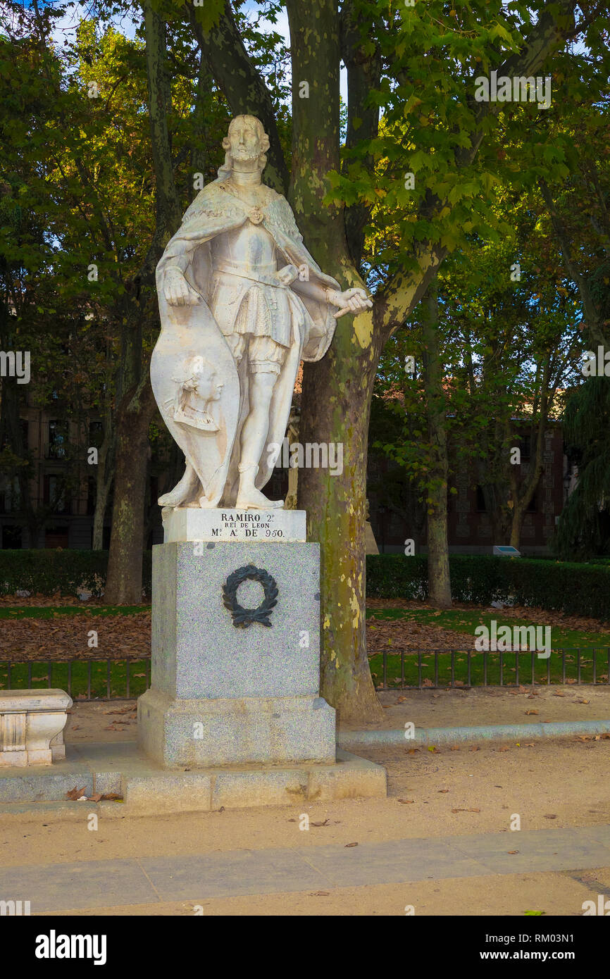 Statue of Ramiro I de Aragón at the Plaza de Oriente (Eastern Square ...