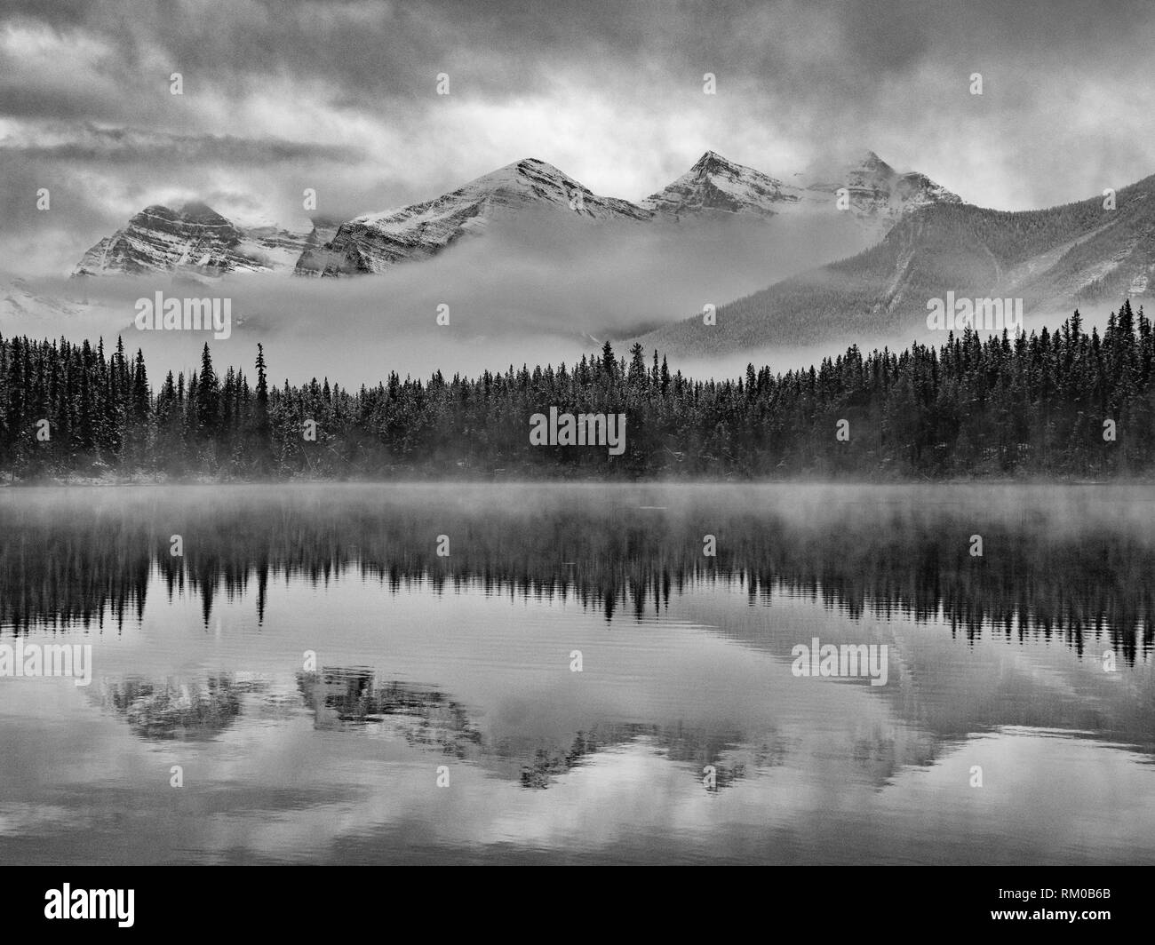 Canadian rockies in black and white hi-res stock photography and images ...