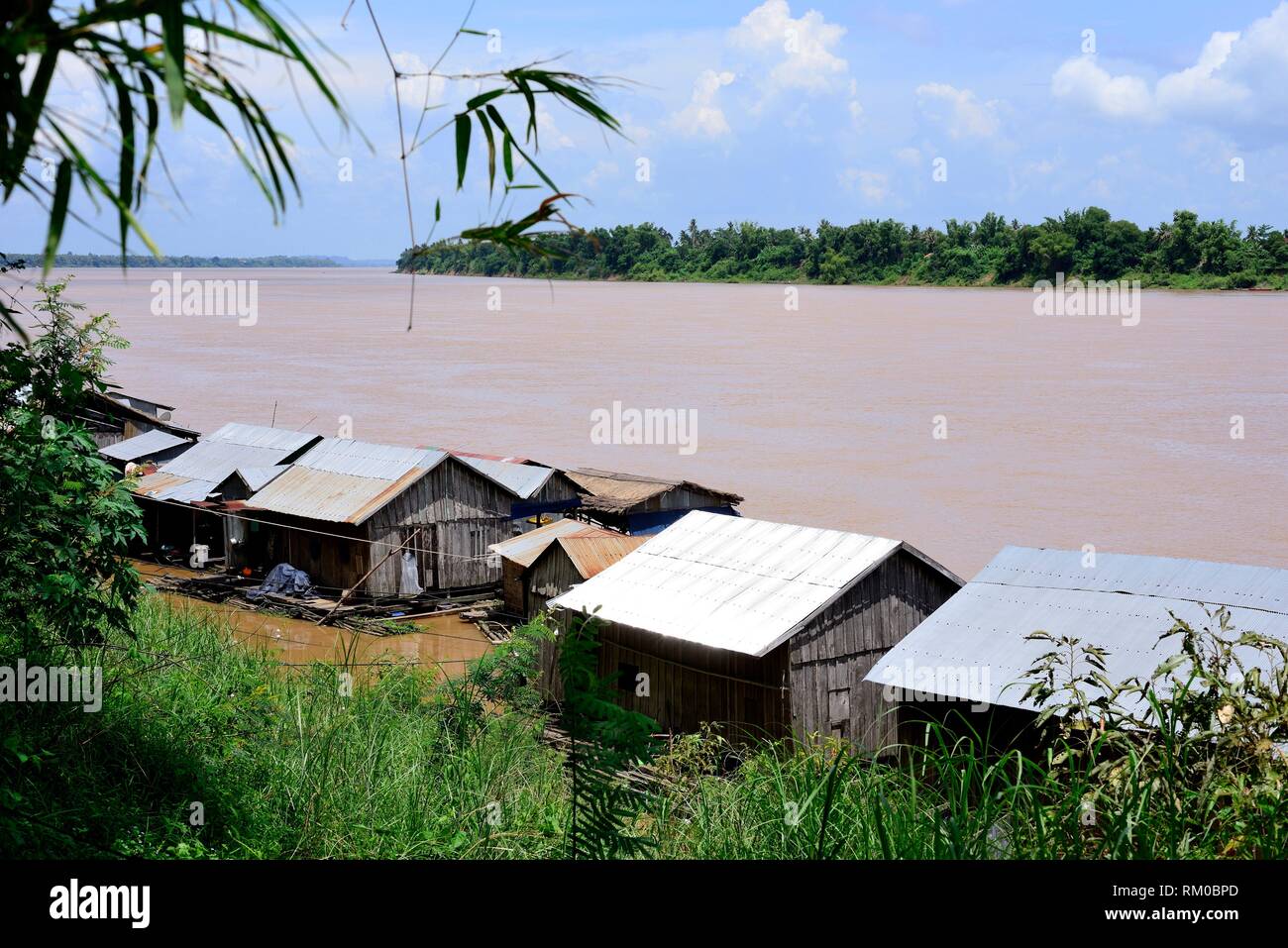Vietnamese floating village in the edge of Mekong river, Koh Trong