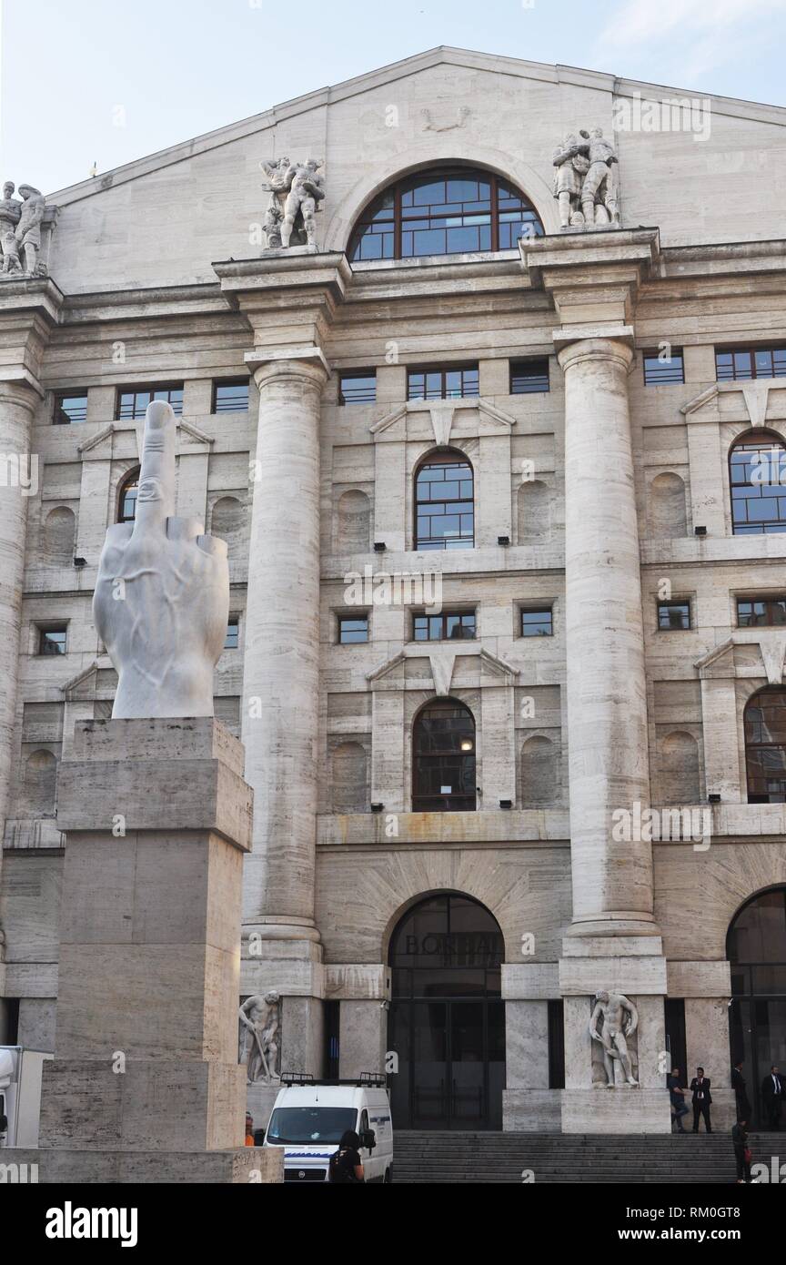 Milan, Italy: L.O.V.E. (´The Finger´) sculpture by Maurizio Cattelan,  facing Palazzo Mezzanotte (Stock Exchange Building) in Piazza degli Affari  Stock Photo - Alamy