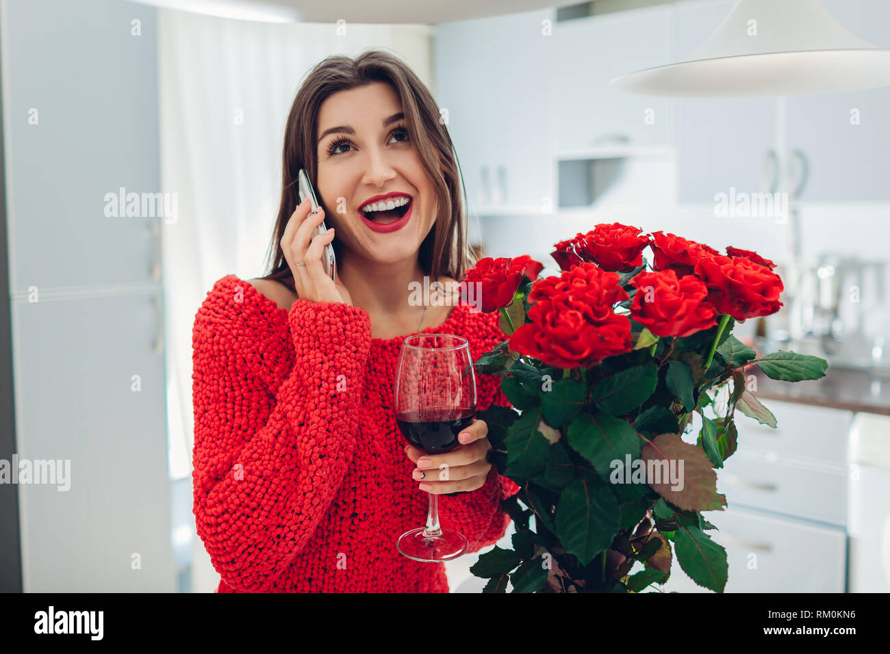 boyfriend surprises girlfriend with flowers