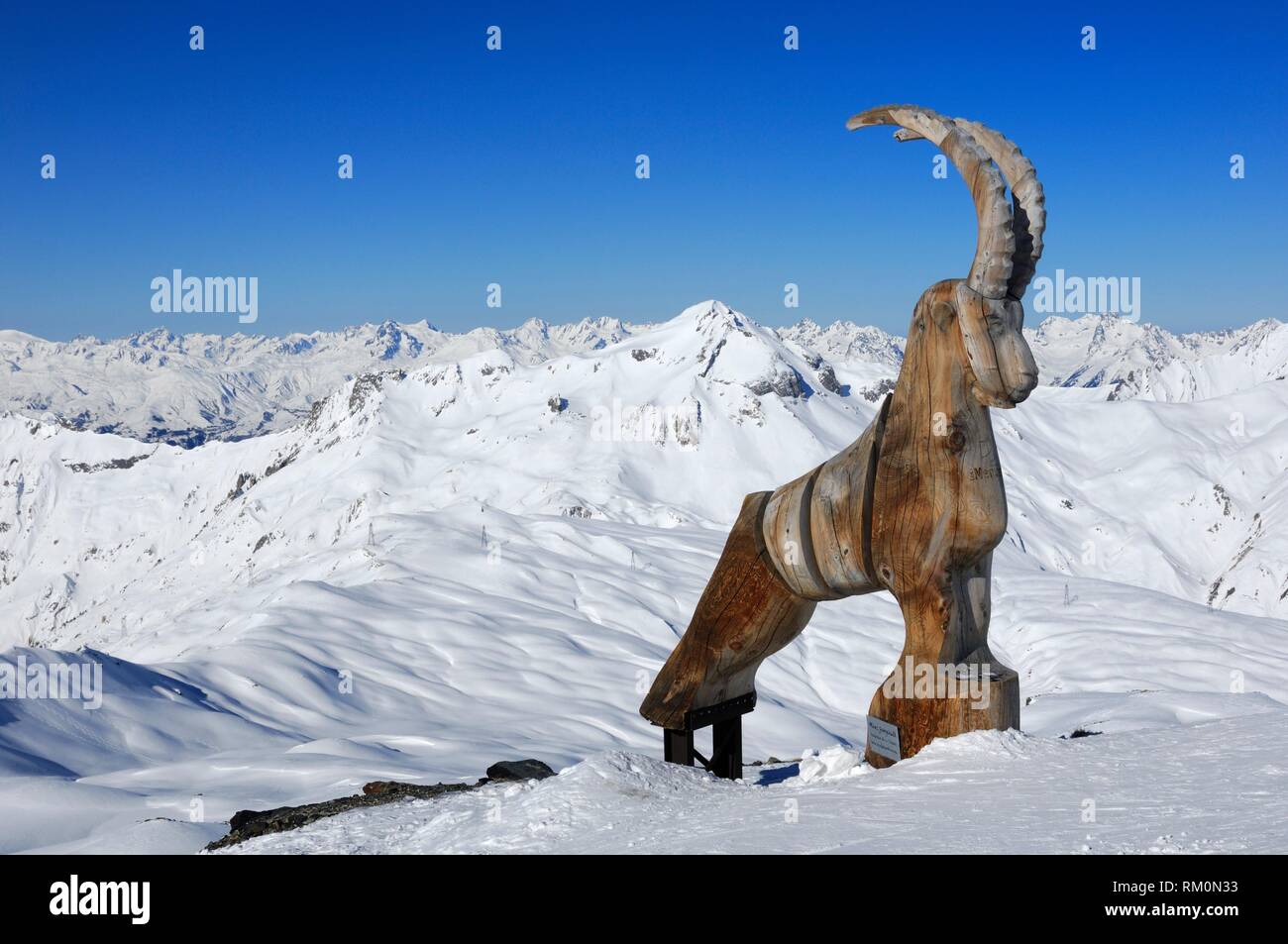 Sculpture of a wooden Ibex at the top of Pointe de La Masse, Haute Savoie, Trois Vallees, Three Valleys, Ski Resort, France, Europe Stock Photo